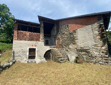 Rustico Casale In Vendita In Vicolo Cavalice 13 A Val Di Chy 220mq