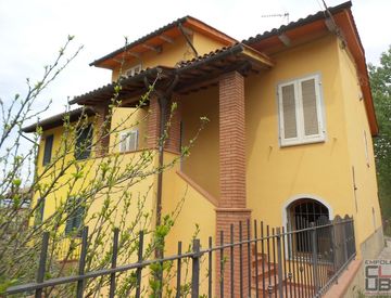 Villa In Vendita In Via Pianello Val Tidone A Cerreto Guidi Mq