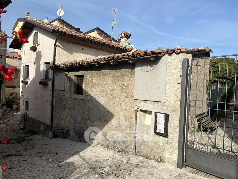 Rustici Casali In Vendita A Rocca Di Mezzo In Zona Centro Casa It