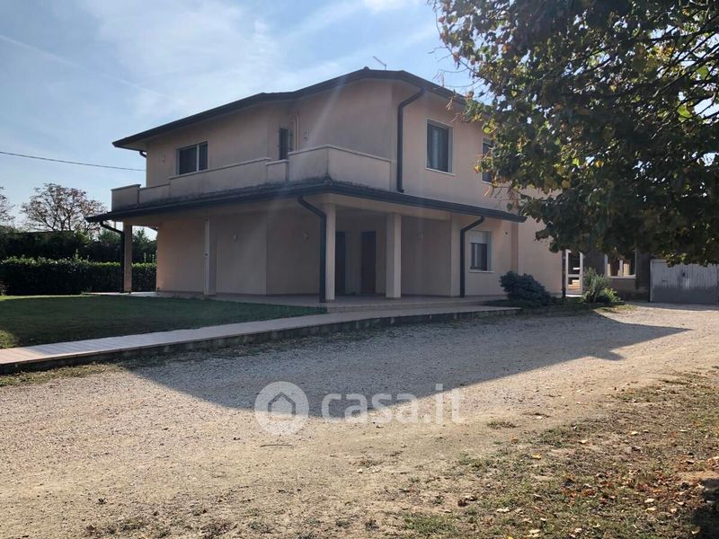 Casa Indipendente In Vendita In Via Muselle 877 A Isola Rizza 1954mq