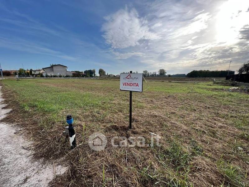 Terreno Edificabile In Vendita In Zona Centro A Roncoferraro Mq