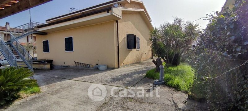 Casa Indipendente In Affitto In Viale XX Settembre A Carrara 220mq