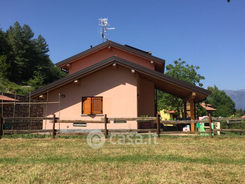 Case Con Giardino Privato In Vendita A Alta Valle Intelvi In Zona