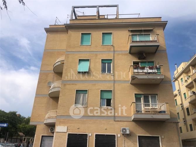 Appartamento in Vendita in Via San Pier Damiani a Roma
