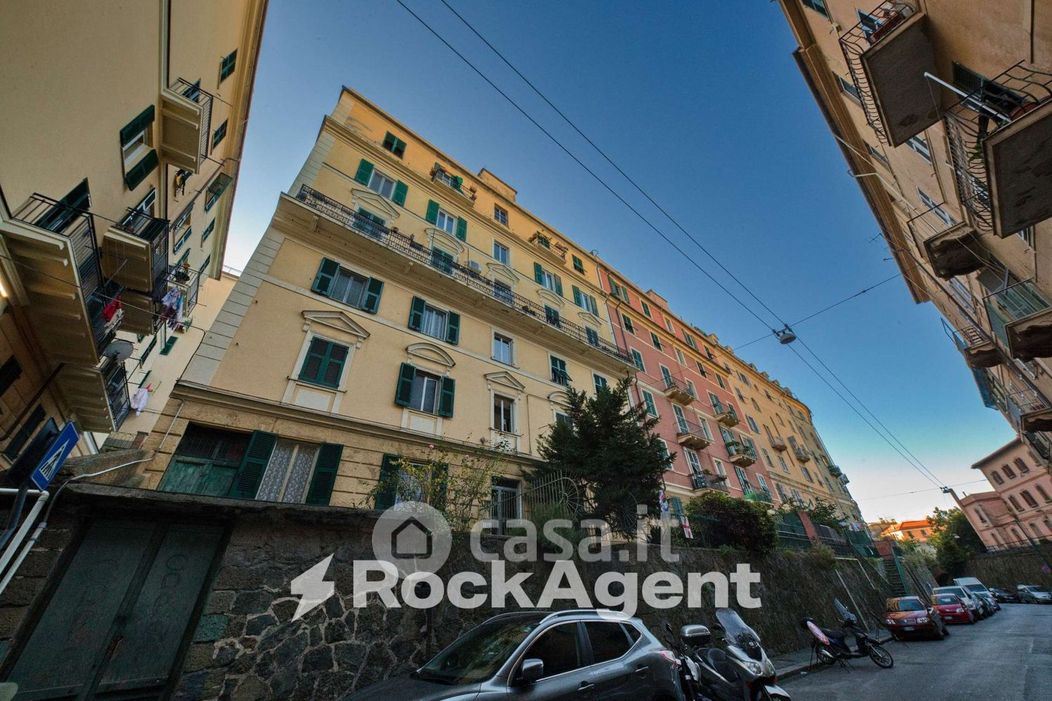 Appartamento in Vendita in Via del Campasso 38 -20 a Genova
