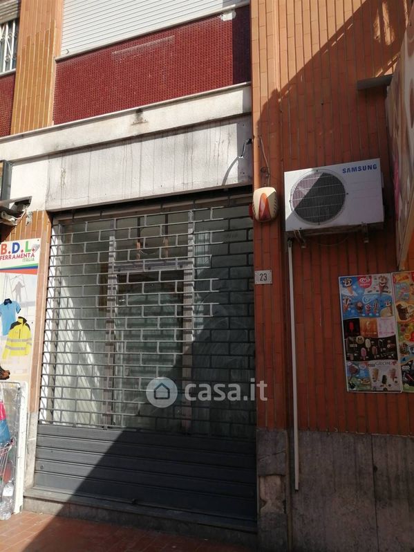 Negozio/Locale commerciale in Affitto in Via Cruillas 23 a Palermo