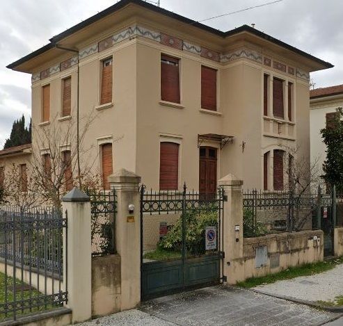 Villa in Vendita in Viale Giosuè Carducci 427 a Lucca
