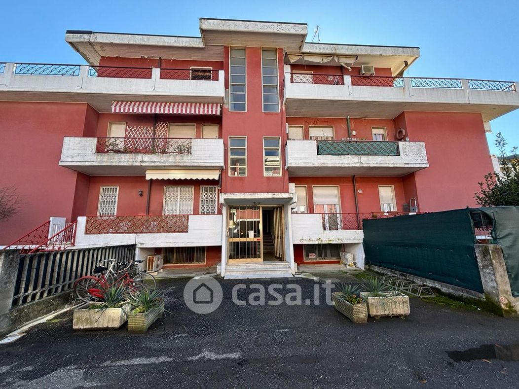 Appartamento in Vendita in Viale delle Pinete 85 a Carrara