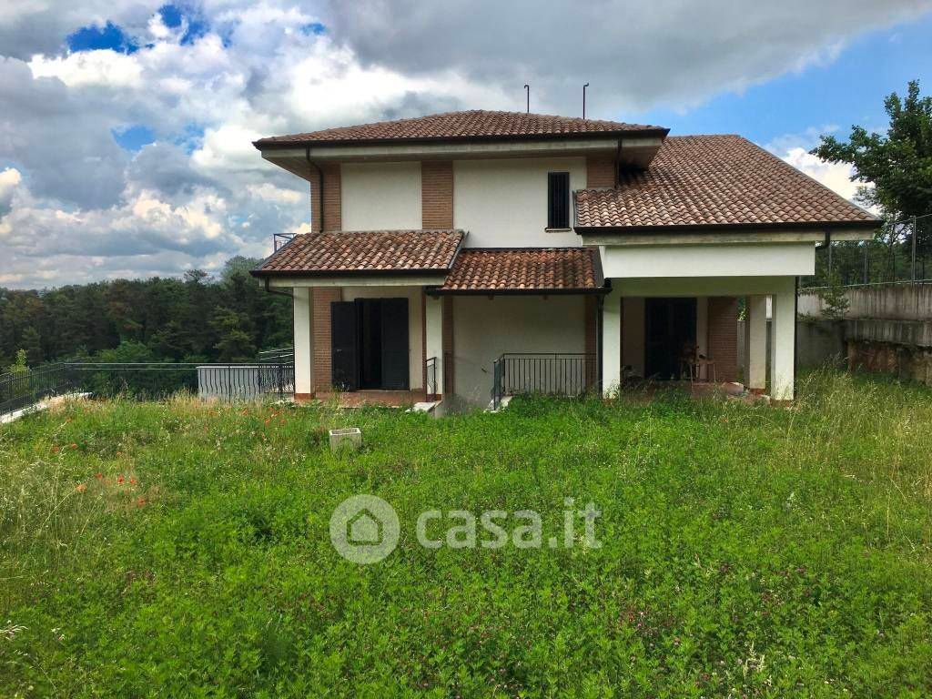 Villa in Vendita in Contrada Chiaira a Avellino