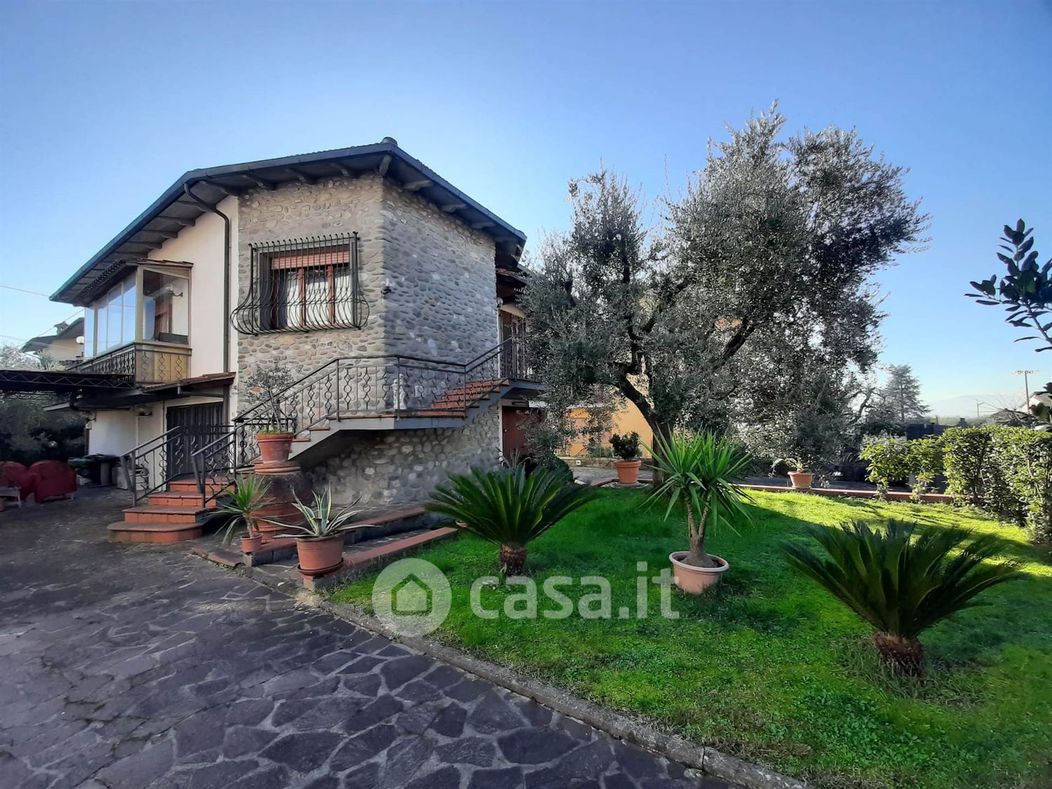 Villa in Vendita in Via Bartolomeo Sestini 252 a Pistoia