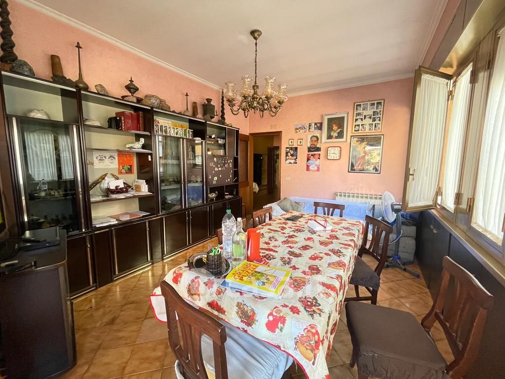 Appartamento in Vendita in Via Domenico Panaroli a Roma
