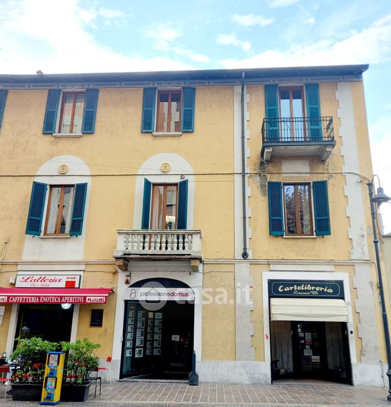 Negozio/Locale commerciale in Vendita in Via Cavour 34 a Corsico