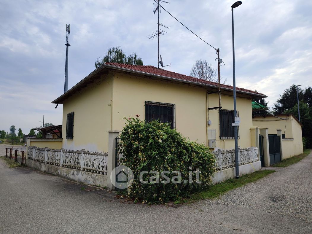 Casa indipendente in Vendita in Via Roggia Molinara 3 a Vercelli