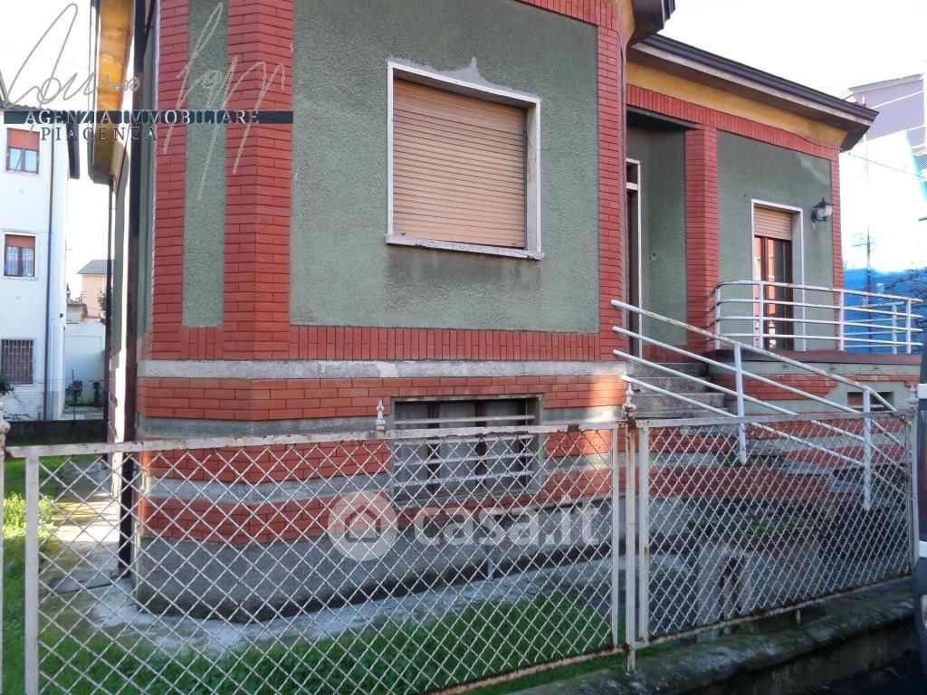 Casa indipendente in Vendita in Via Morando Bernardo a Piacenza