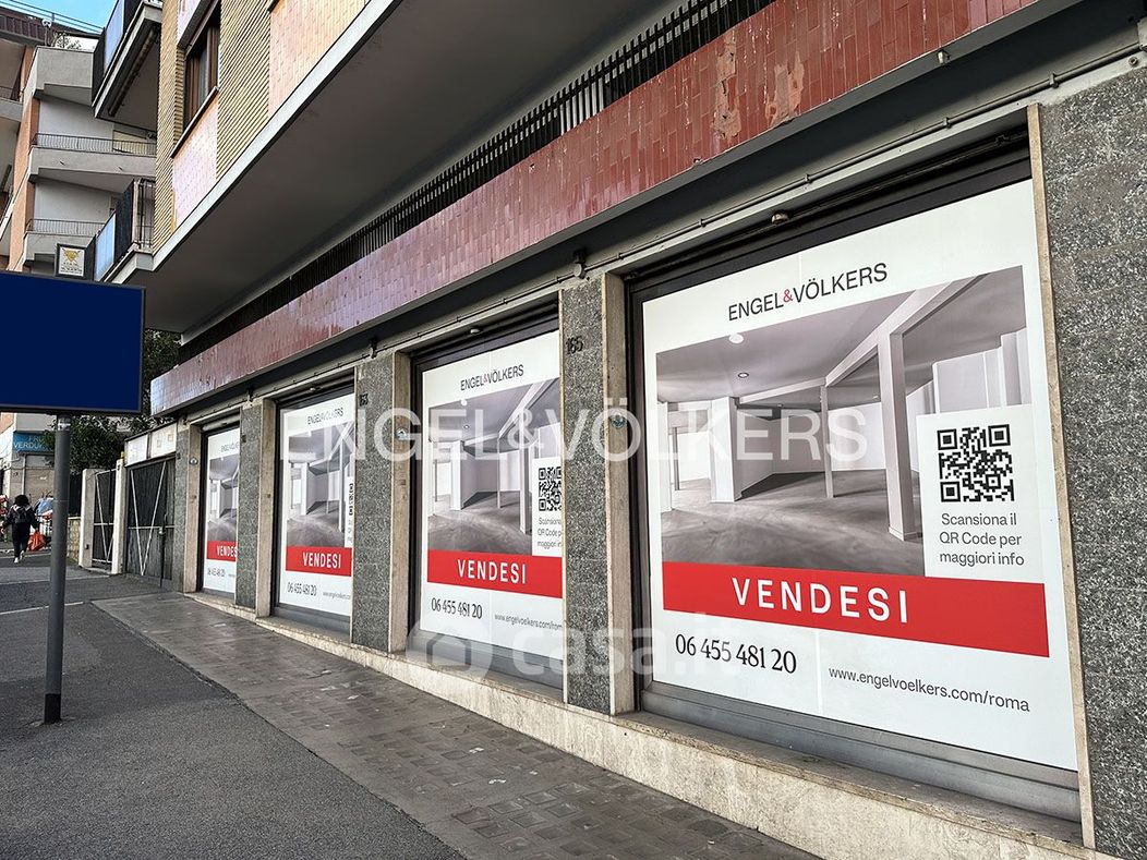 Negozio/Locale commerciale in Vendita in Via Laurentina 161 a Roma