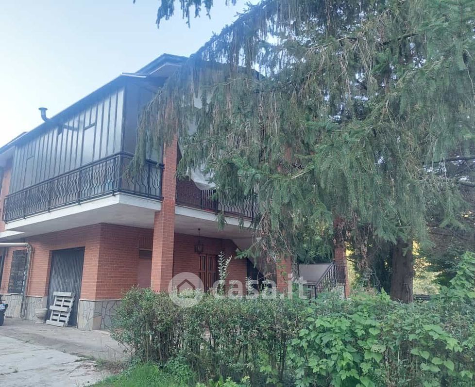 Villa in Vendita in Frazione Quarto Inferiore a Asti
