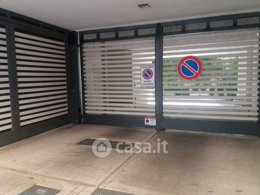 Garage/Posto auto in Vendita in Via Gerolamo Borgazzi 5 a Milano