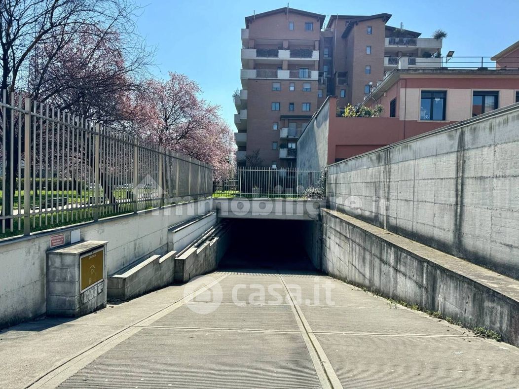 Garage/Posto auto in Vendita in Via Diego Guicciardi a Milano