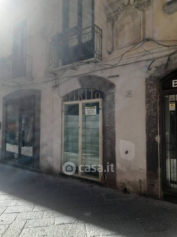 Negozio/Locale commerciale in Affitto in a Salerno