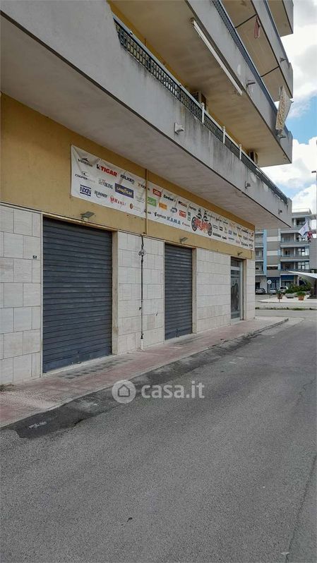 Negozio/Locale commerciale in Vendita in Via Paolo Cassano 316 a Gioia del Colle