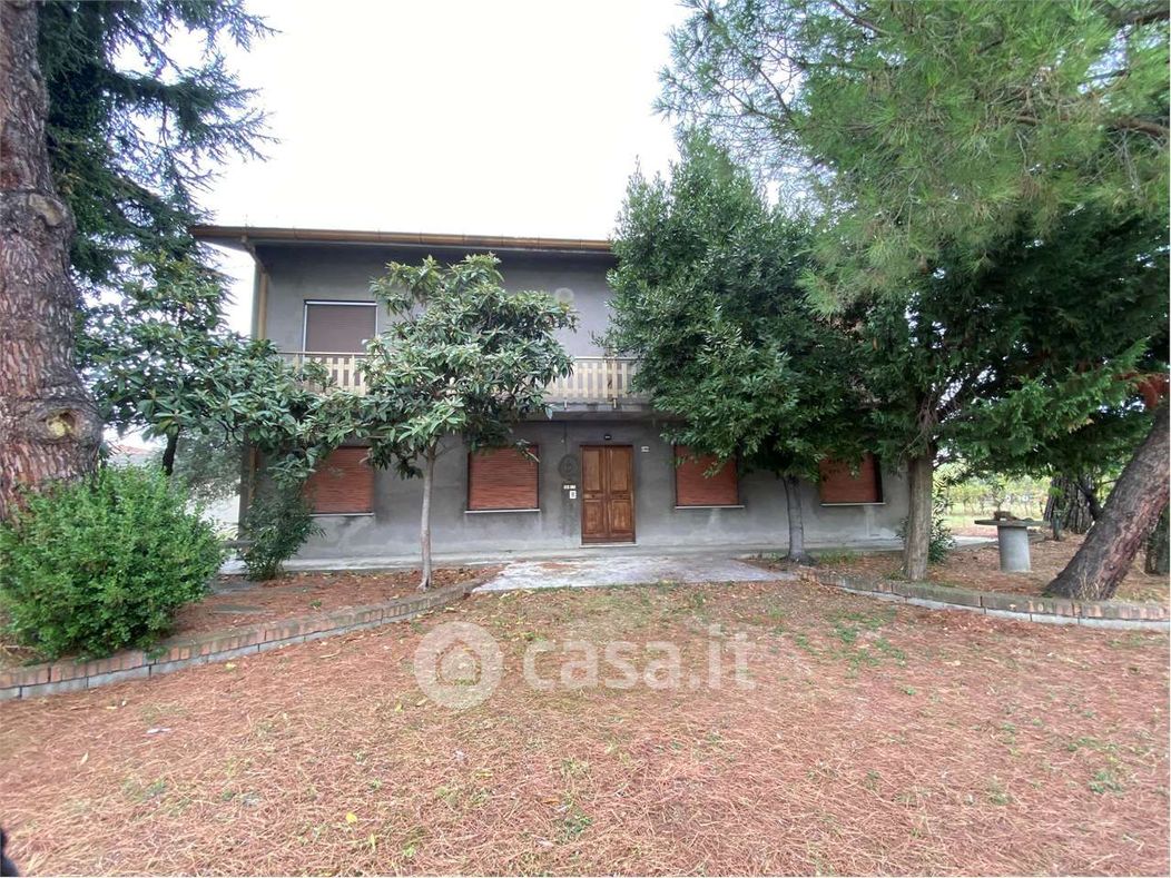 Casa Bi/Trifamiliare in Vendita in Via Marecchiese 47822 a Rimini