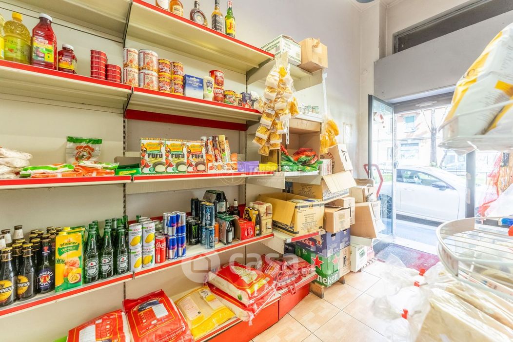 Negozio/Locale commerciale in Vendita in Viale Vincenzo Lancetti 39 a Milano