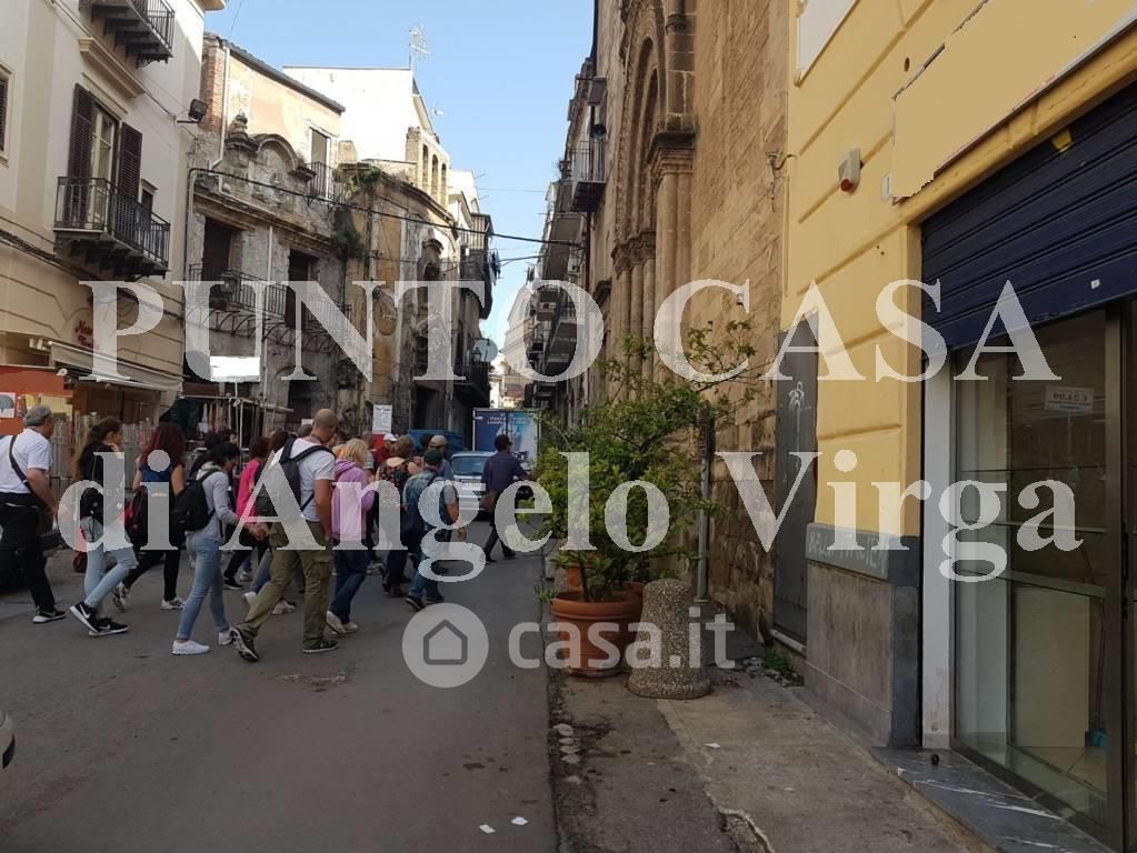 Negozio/Locale commerciale in Vendita in Via Francesco Raimondo 1 a Palermo