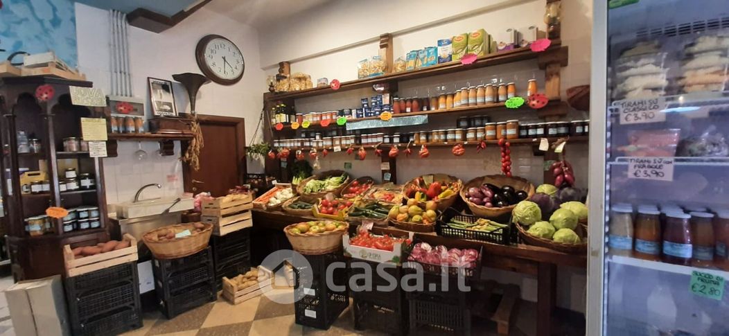 Negozio/Locale commerciale in Vendita in Via Pisino a Roma