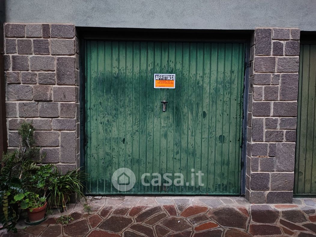 Garage/Posto auto in Affitto in Via Diano Calderina 13 /B a Imperia