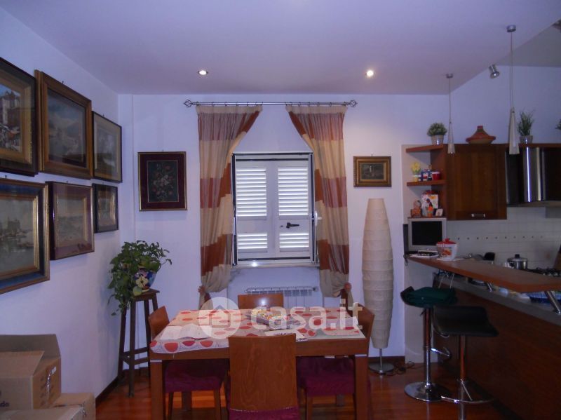 Appartamento in Vendita in Via Aniello Falcone 260 a Napoli