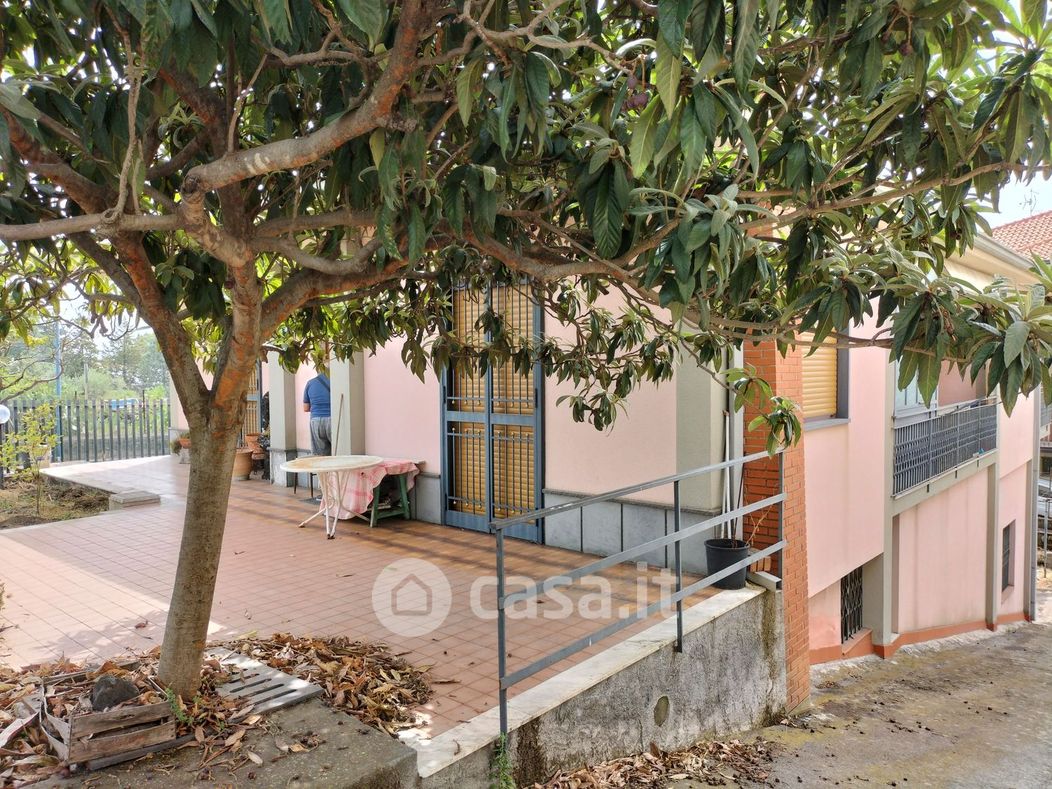 Villa in Vendita in San Biagio a Pedara