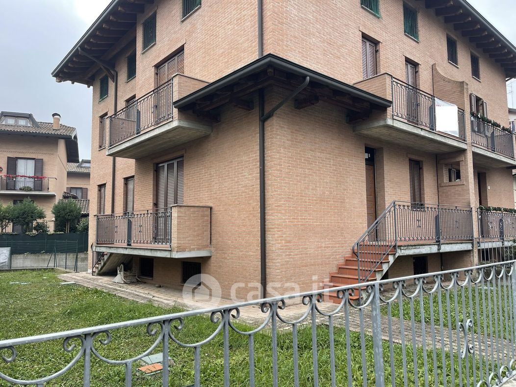 Casa Bi/Trifamiliare in Vendita in Strada Contorno Cognento 308 a Modena