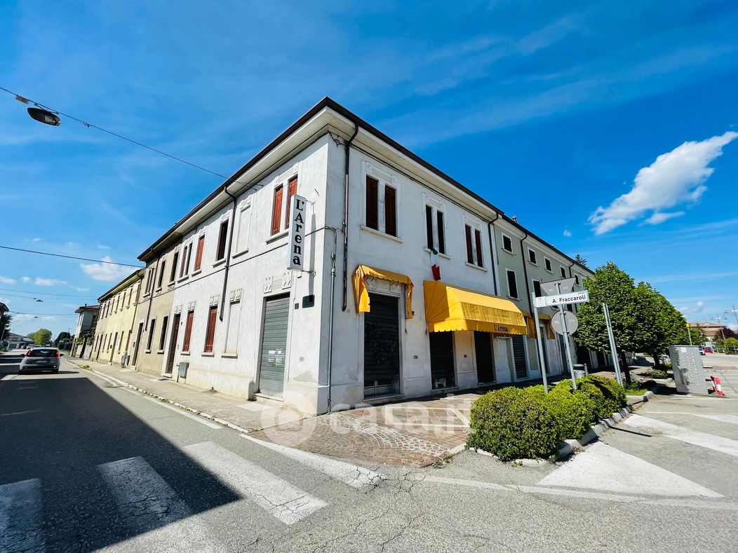 Palazzo in Vendita in Corso Fraccaroli 139 a Villa Bartolomea