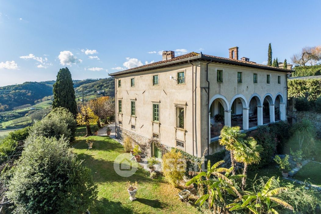 Villa in Vendita in Via Della Cappella a Lucca