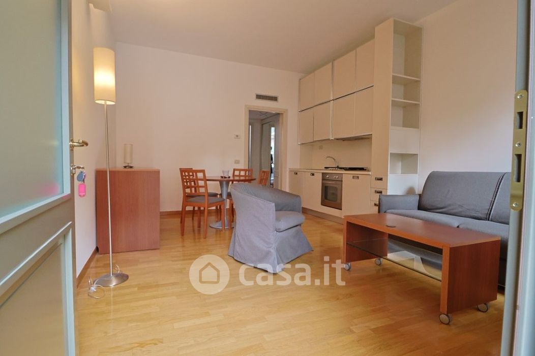 Appartamento in Affitto in Via Correggio a Milano