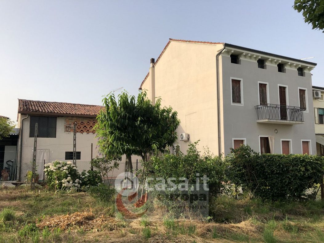 Casa Bi/Trifamiliare in Vendita in Strada Paradiso a Vicenza