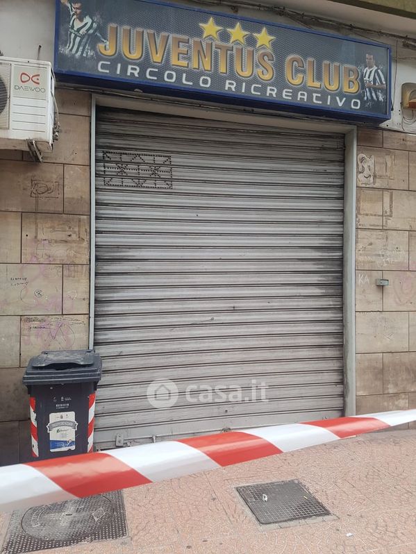 Negozio/Locale commerciale in Vendita in Via Generale Giorgio Basta 100 a Taranto