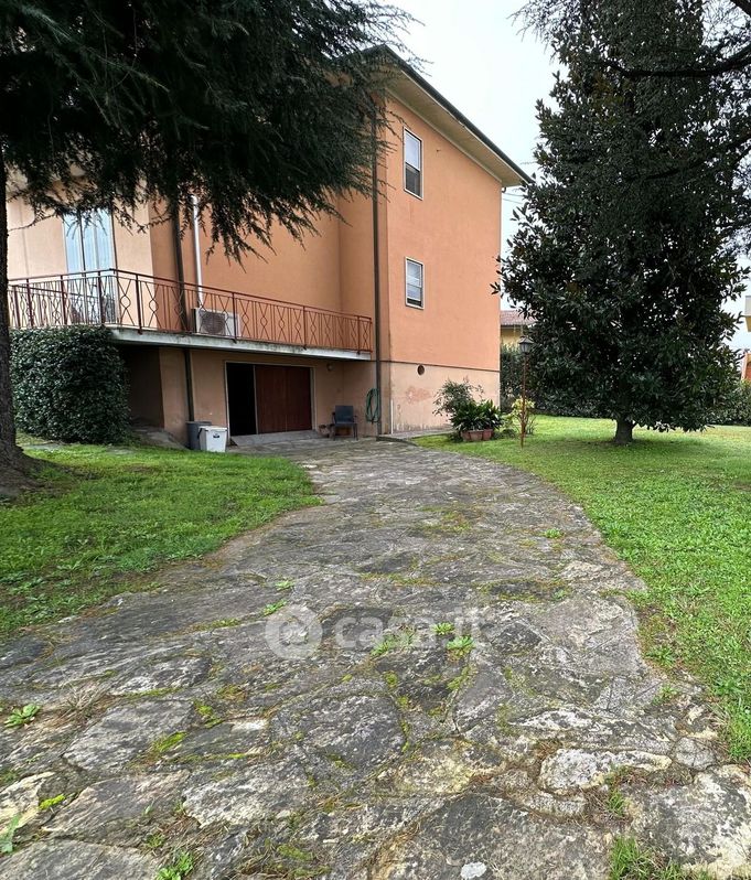 Villa in Vendita in Via Romana a Lucca