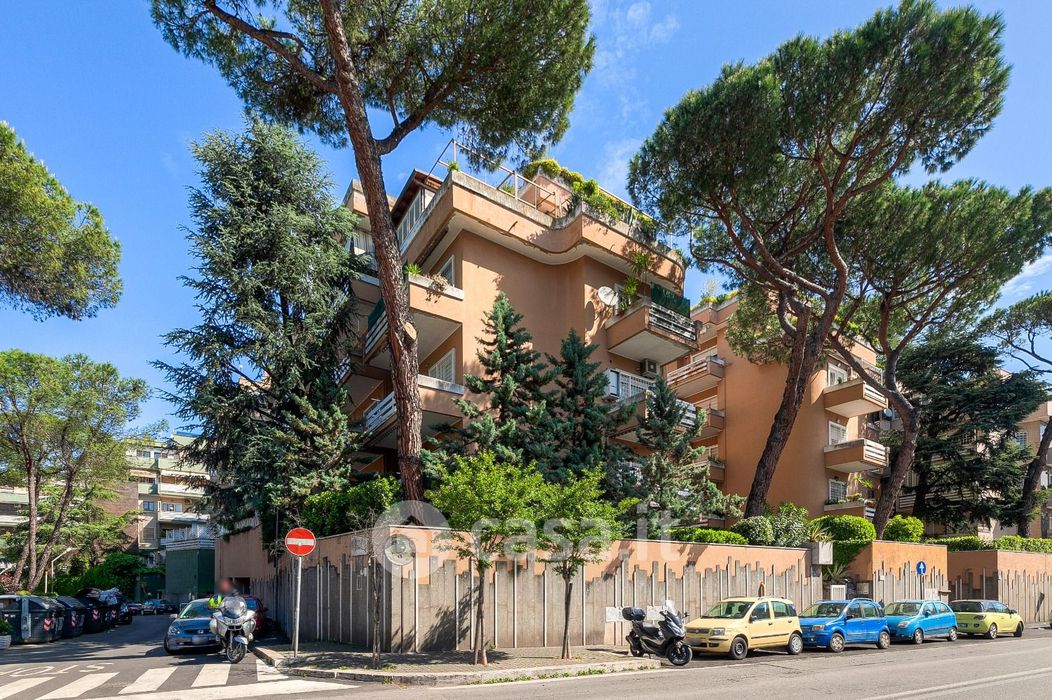 Appartamento in Vendita in Viale Cortina d'Ampezzo 196 a Roma