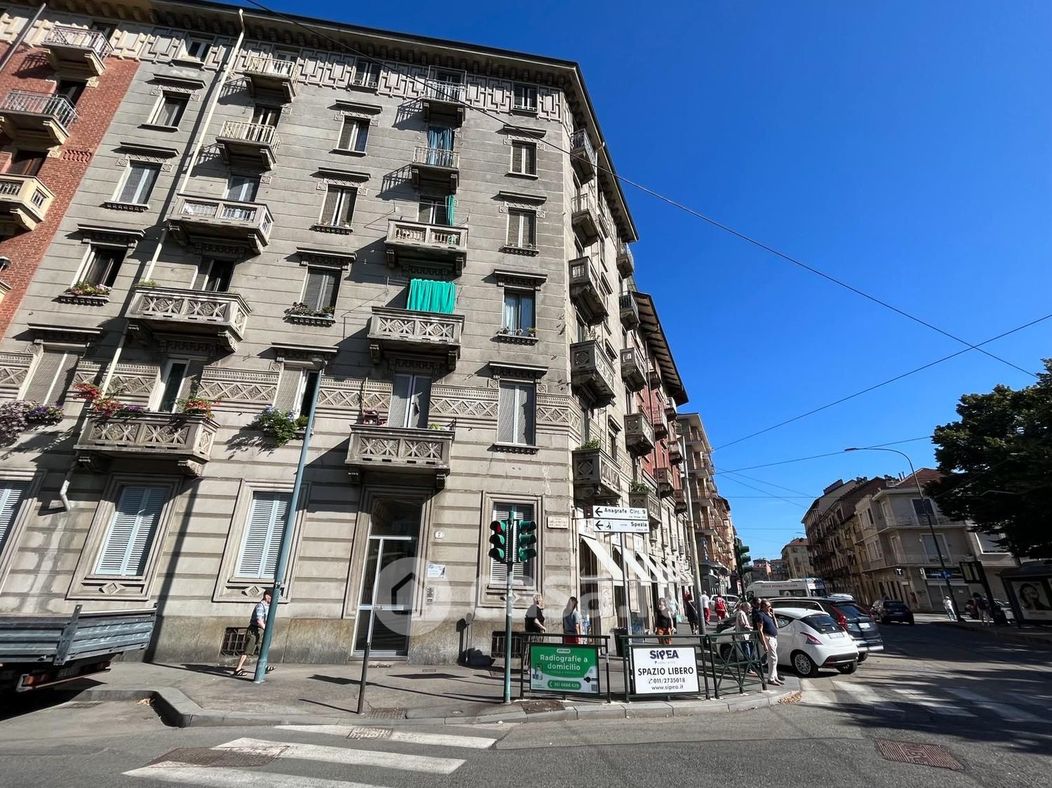 Appartamento in Vendita in Piazza Camillo Bozzolo 7 a Torino