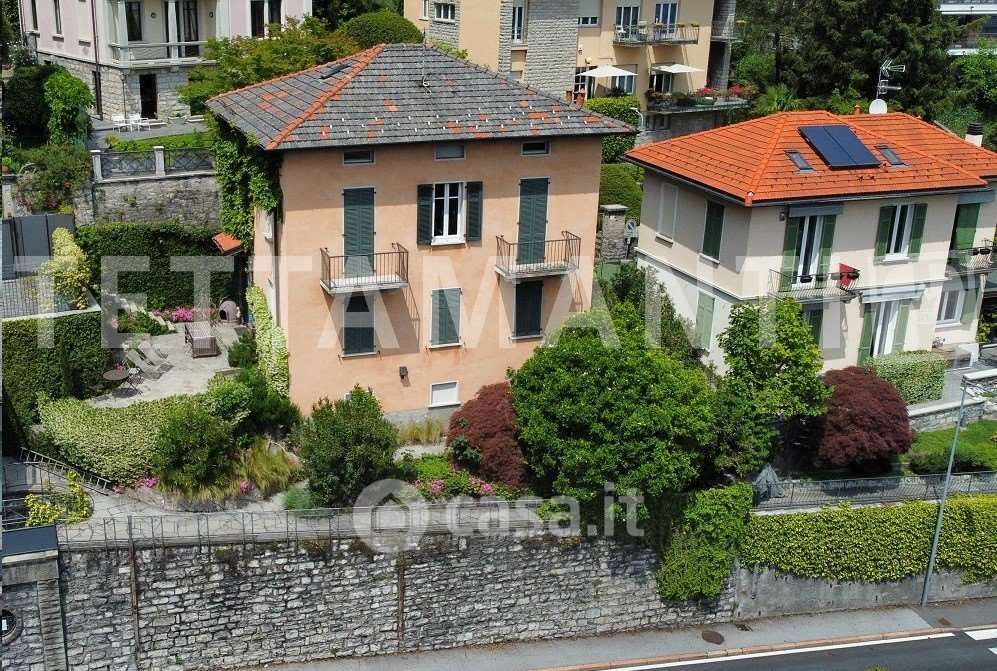 Villa in Vendita in Via dei Villini 7 a Como