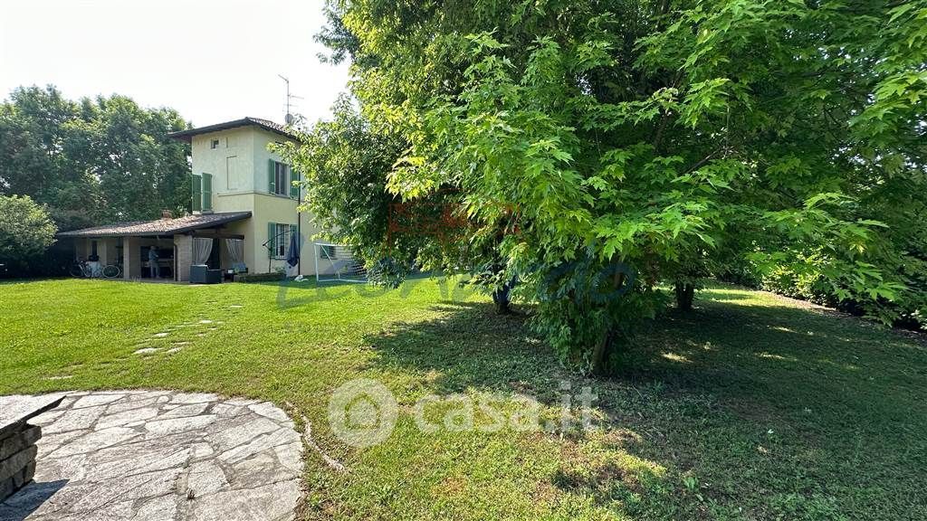 Villa in Vendita in a Piacenza