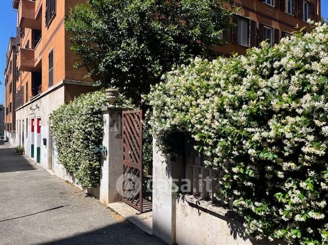 Appartamento in Vendita in Via Guendalina Borghese a Roma