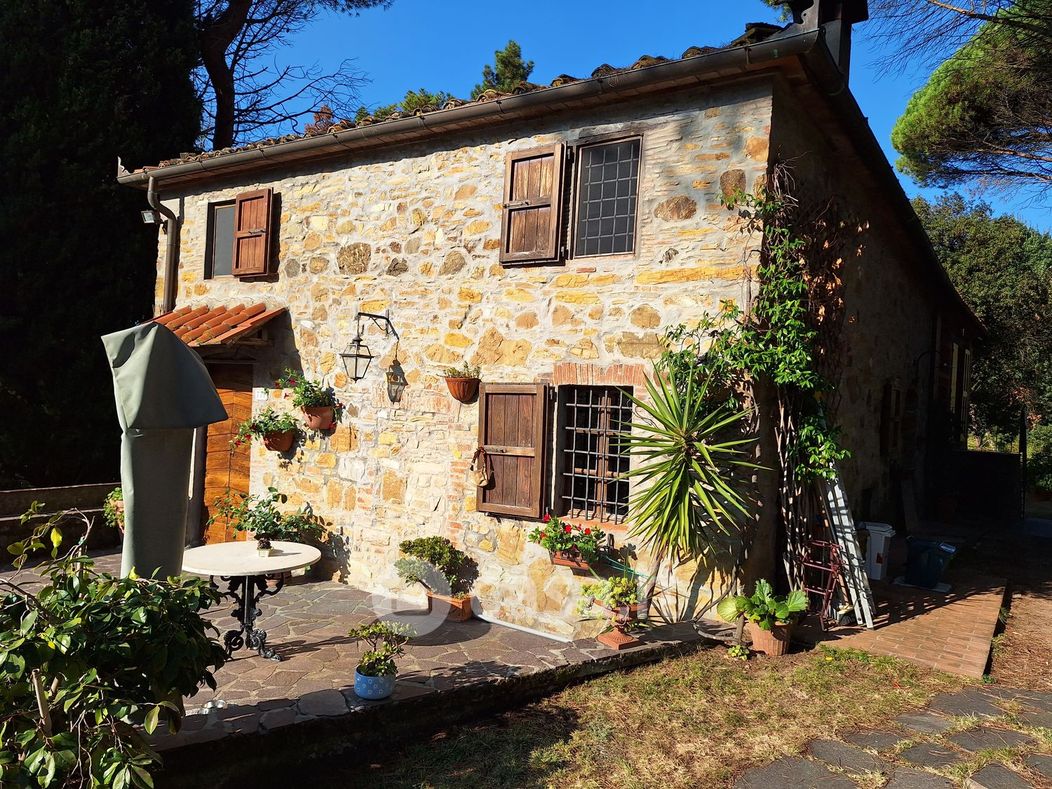 Casa indipendente in Vendita in Via del Monte i a Lucca
