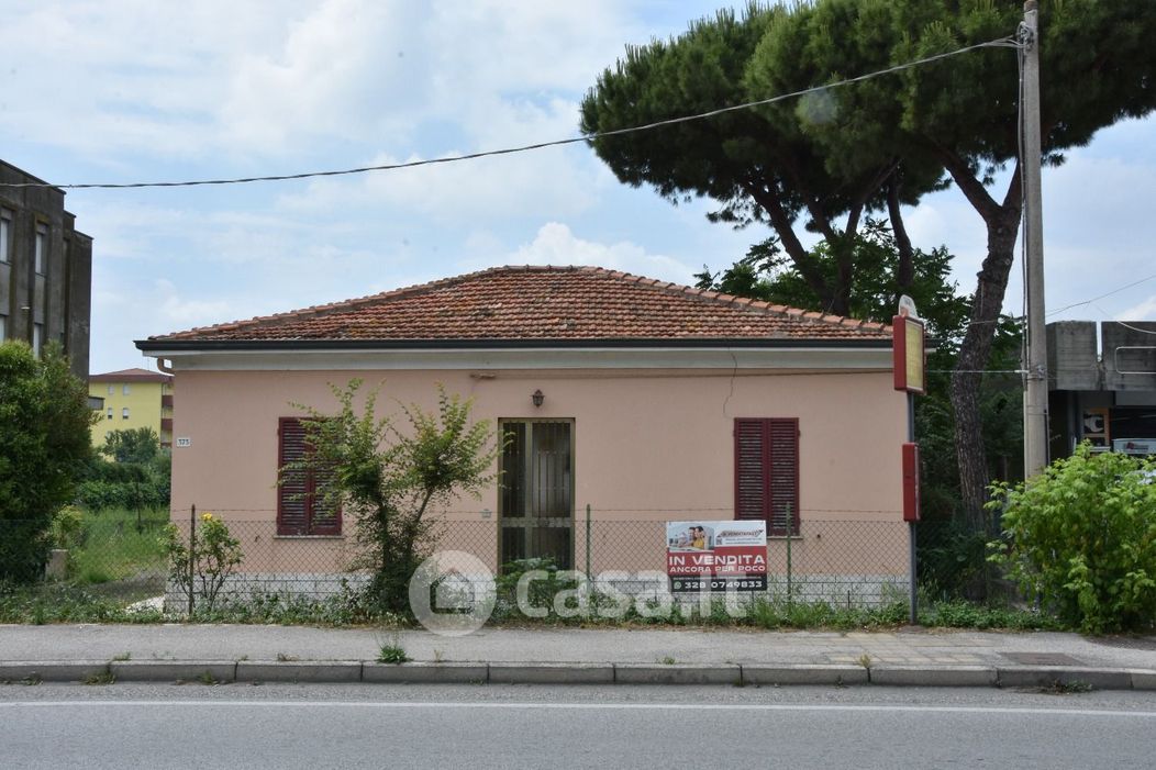 Villa in Vendita in Via Flaminia 373 a Rimini