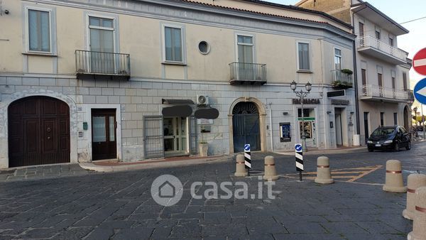 Negozio/Locale commerciale in Vendita in Piazza Vincenzo Lombardi a Airola