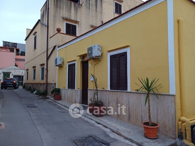 Casa indipendente in Vendita in Via Giuseppe Malvica 4 a Palermo