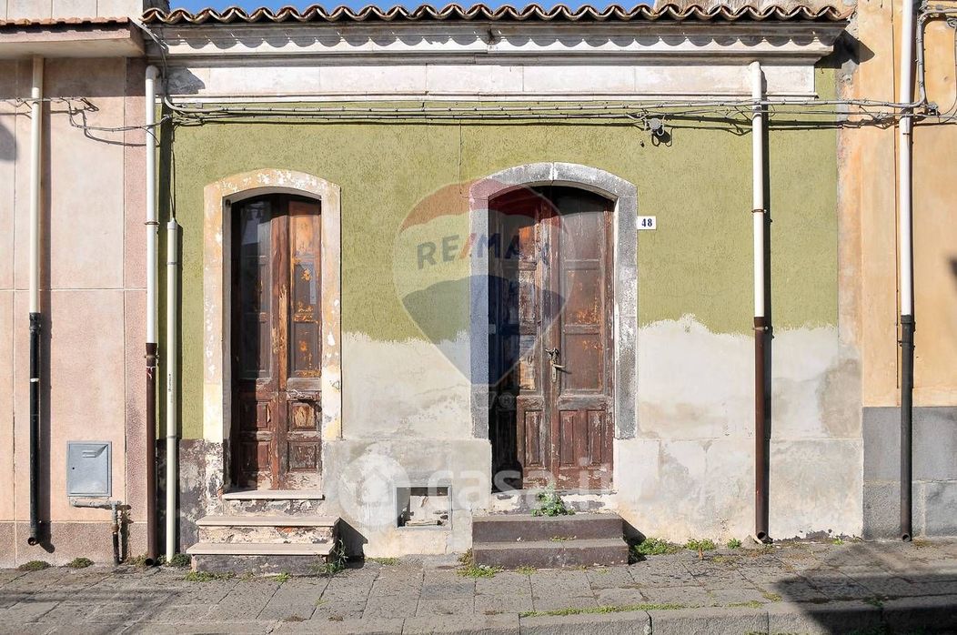 Casa indipendente in Vendita in Via Pantano 48 a Piedimonte Etneo