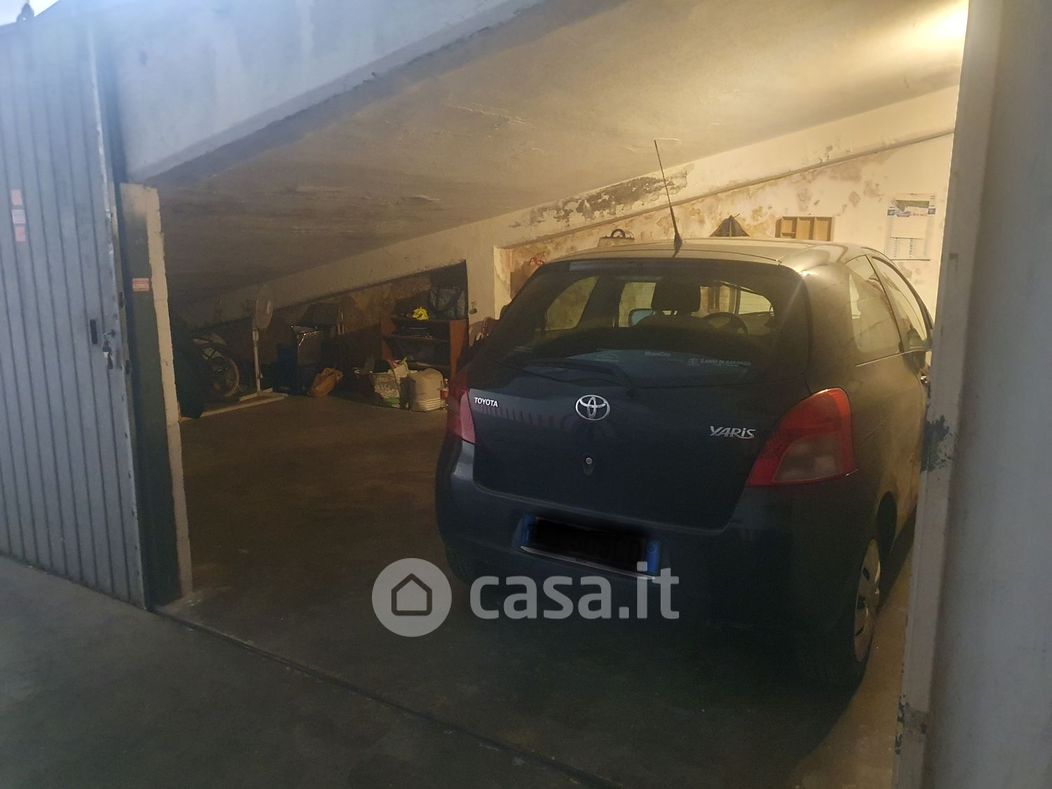 Garage/Posto auto in Vendita in Via Francesco Datini a Roma