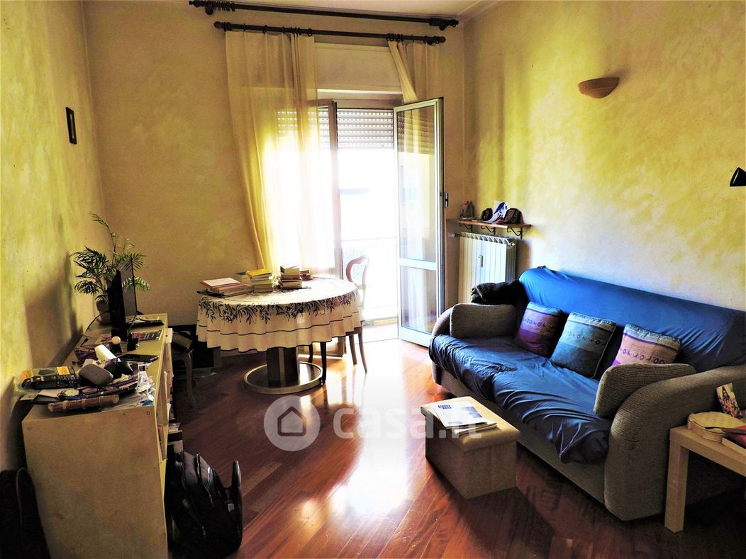Appartamento in Vendita in Via Matteo Vinzoni a Genova